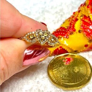 Cute heart shaped ring in topaz and white colored rhinestone NWOT